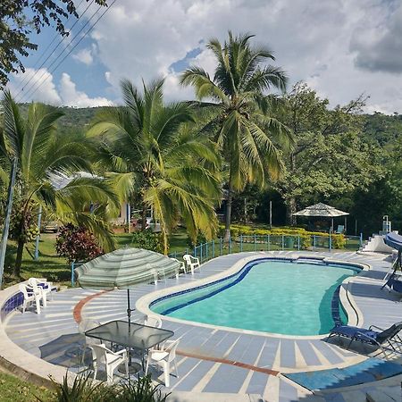 Hotel Campestre El Salitre Villeta Exterior photo