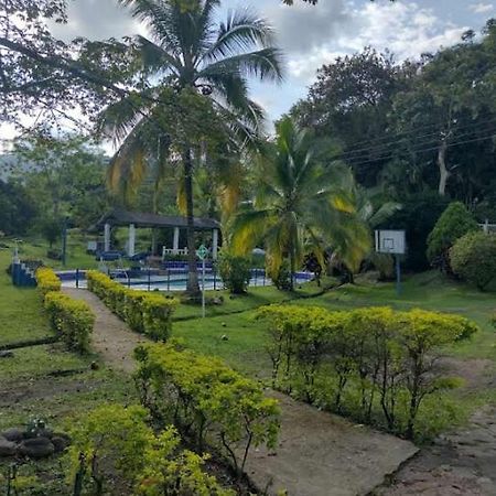 Hotel Campestre El Salitre Villeta Exterior photo