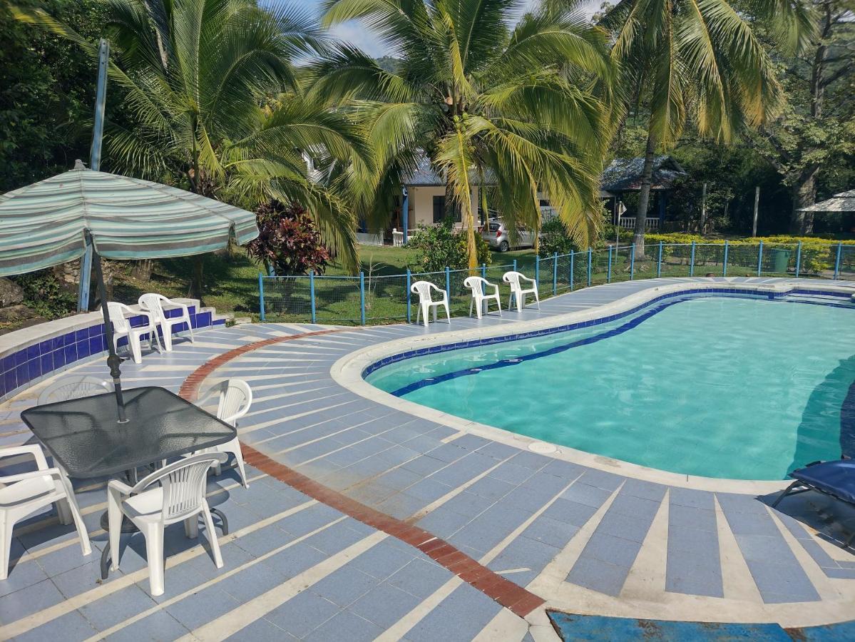 Hotel Campestre El Salitre Villeta Exterior photo